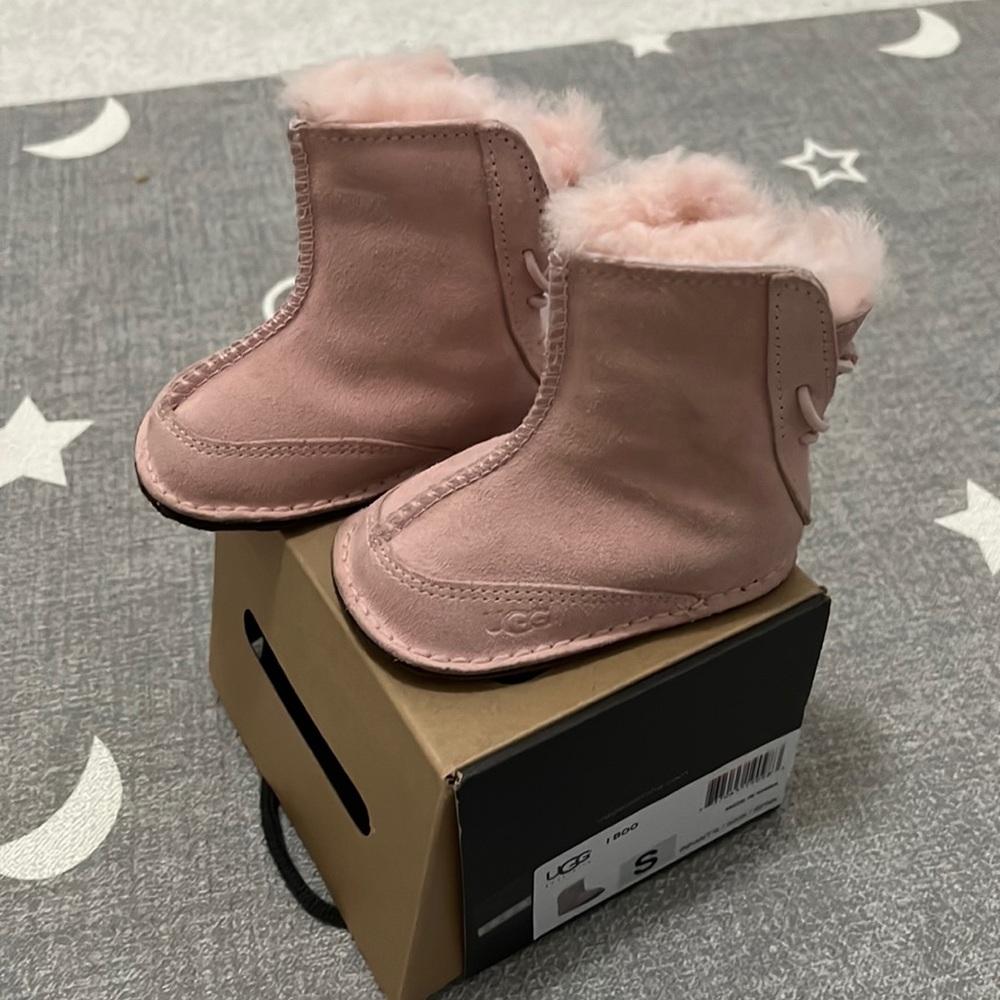 Infant Pink Uggs Size 2/3 for 6-12 months
